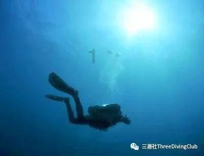迷路的可爱女宝宝